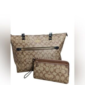 EUC Coach 2019 Gallery Tote & Wristlet Bundle